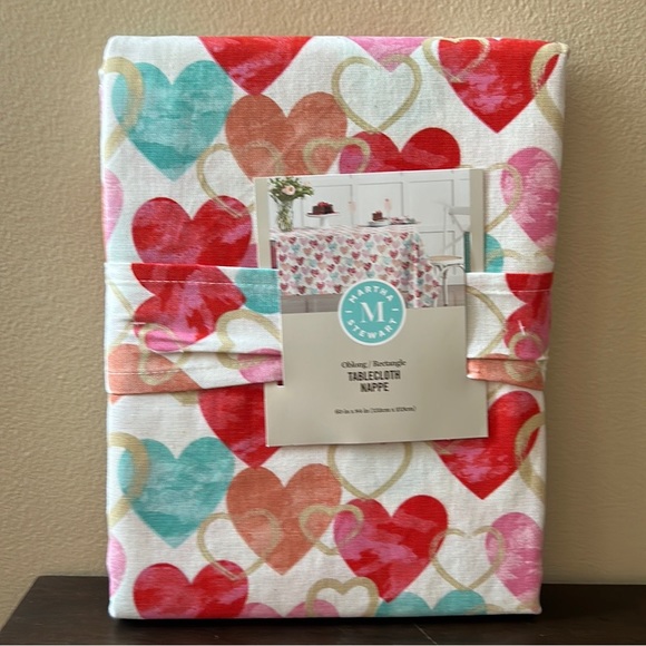 Martha Stewart Valentines Tablecloth  60”x84” Oblong Colorful Hearts New - Picture 1 of 2